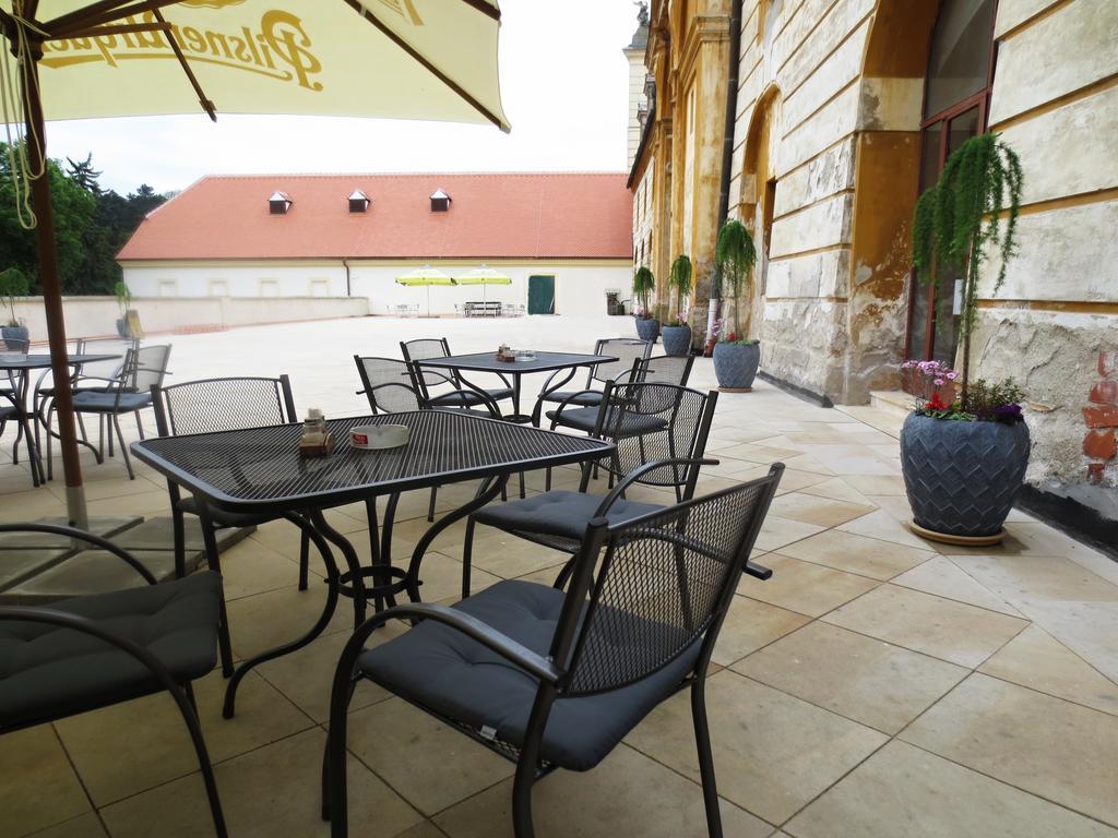 Hotel Hubertus Valtice Exterior photo