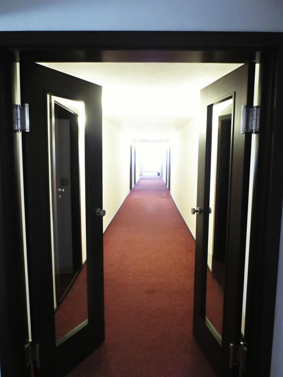 Hotel Hubertus Valtice Exterior photo