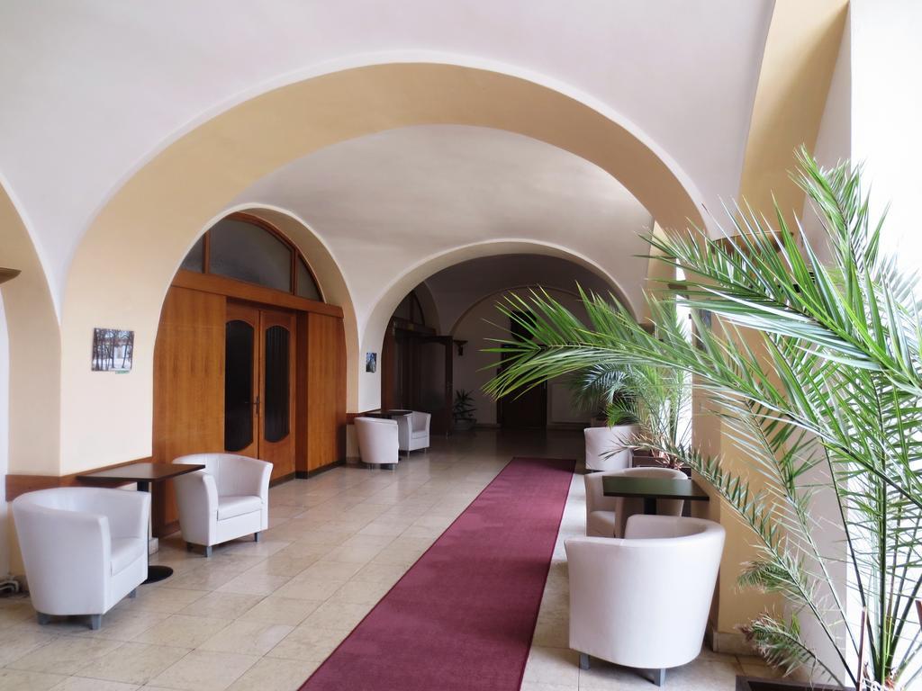 Hotel Hubertus Valtice Exterior photo